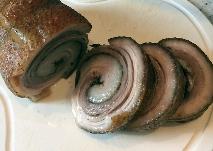 Рулет из сала со шкуркой