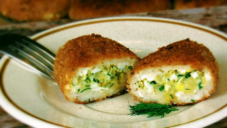 Рыбные зразы с луком и яйцом