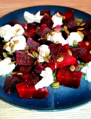 Салат из свеклы с творожным сыром