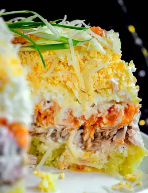 Салат Мимоза с рыбными консервами