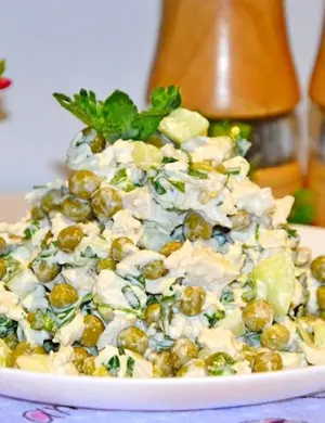 Салат с горошком