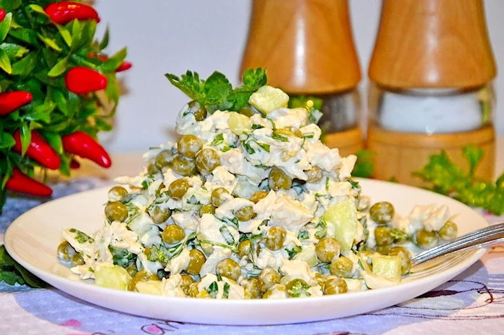 Салат с горошком