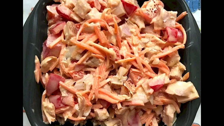Салат с копчёной курицей и корейской морковью и перцем болгарским