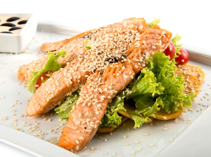 Салат с кунжутом