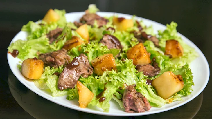Салат с куриной печенью
