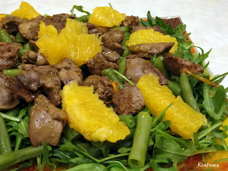 Салат с куриной печенью и апельсинами