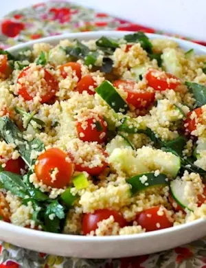 Салат с кускусом и помидорами