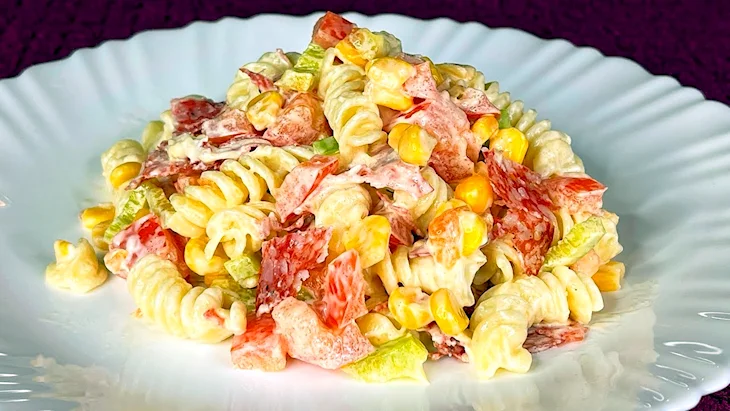 Салат с макаронами бантиками