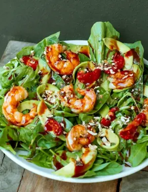 Салат с морепродуктами и авокадо