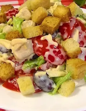 Салат с сухариками для детей