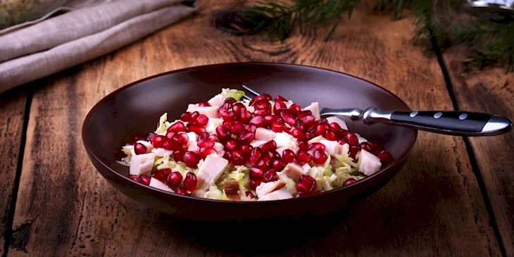 Салат Снежинка с курицей и гранатом