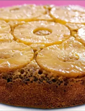 Шарлотка с ананасами