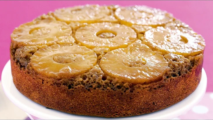 Шарлотка с ананасами