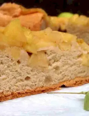Шарлотка с грушами