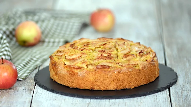 Шарлотка с яблоками Юлии Высоцкой
