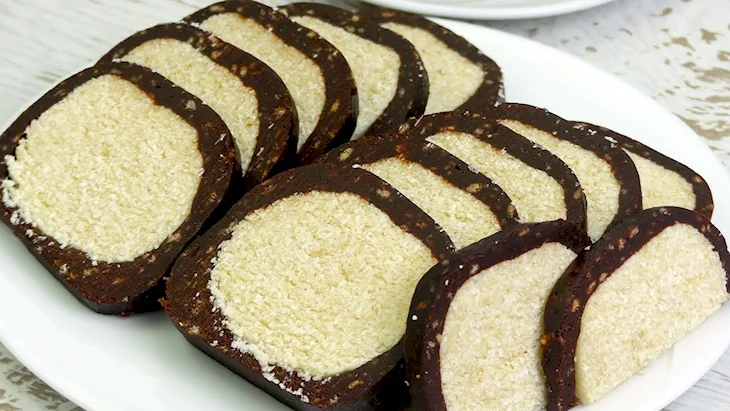 Шоколадная колбаса с кокосовой стружкой