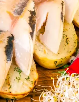 Скумбрия копченая с картошкой
