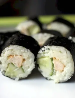 Сливочные роллы с курицей в нори