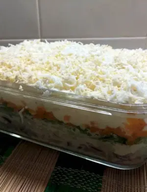 Слоеный салат из печени