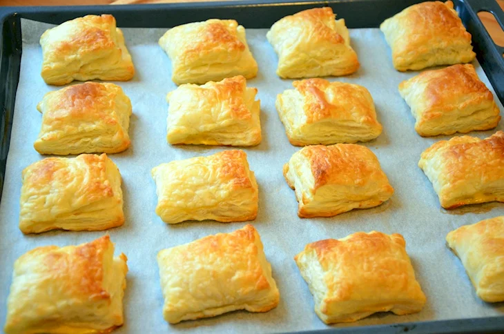 Слойки с сыром