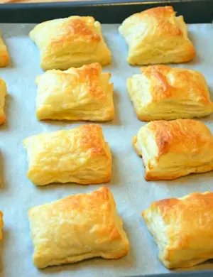 Слойки с сыром