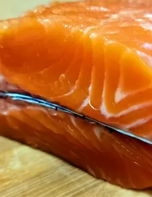 Солёная форель целиковая