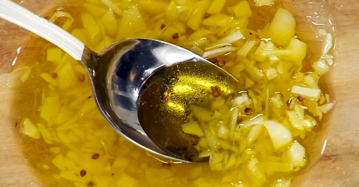 Соус из чеснока и масла растительного