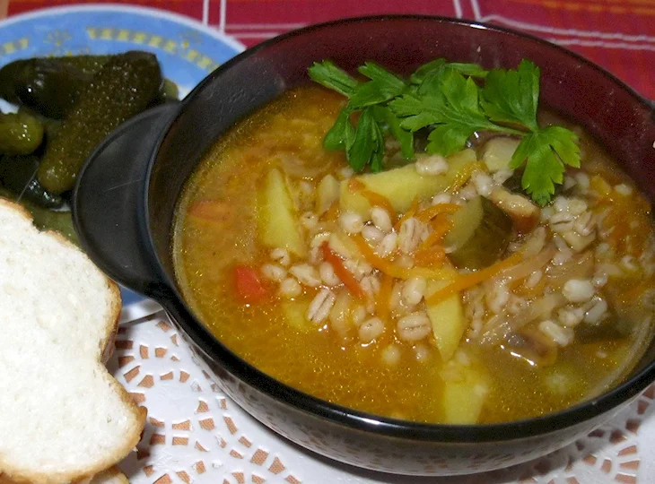 Суп рассольник с перловкой