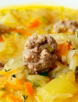 Суп с фрикадельками и капустой