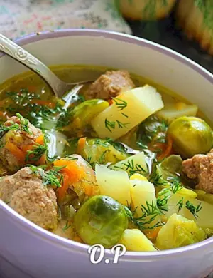 Суп с индейкой и брюссельской капустой