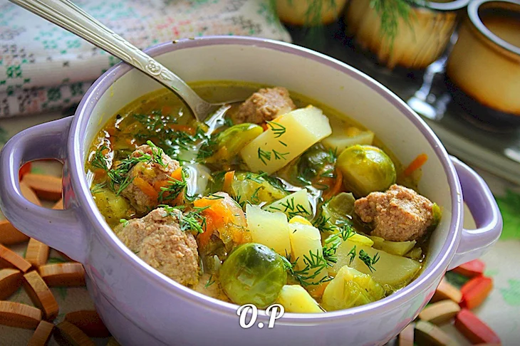Суп с индейкой и брюссельской капустой
