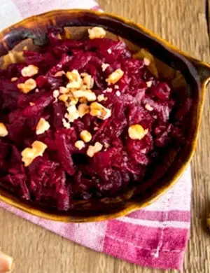 Свекольный салат с грецкими орехами
