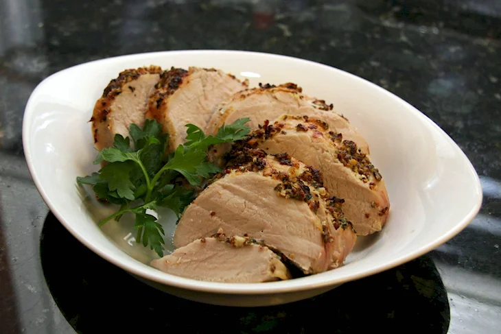 Свиная вырезка с кукурузой