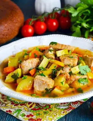 Свинина тушеная с овощами