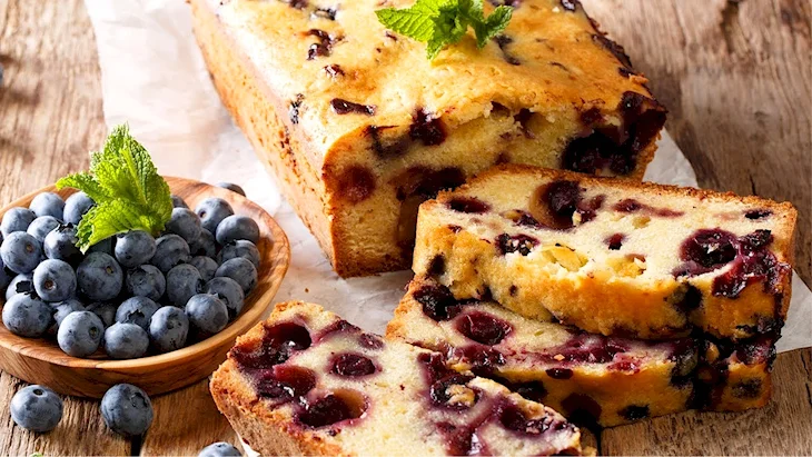 Сырный кекс с голубикой и орехами