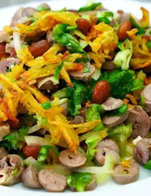 Теплый салат с куриными сердечками