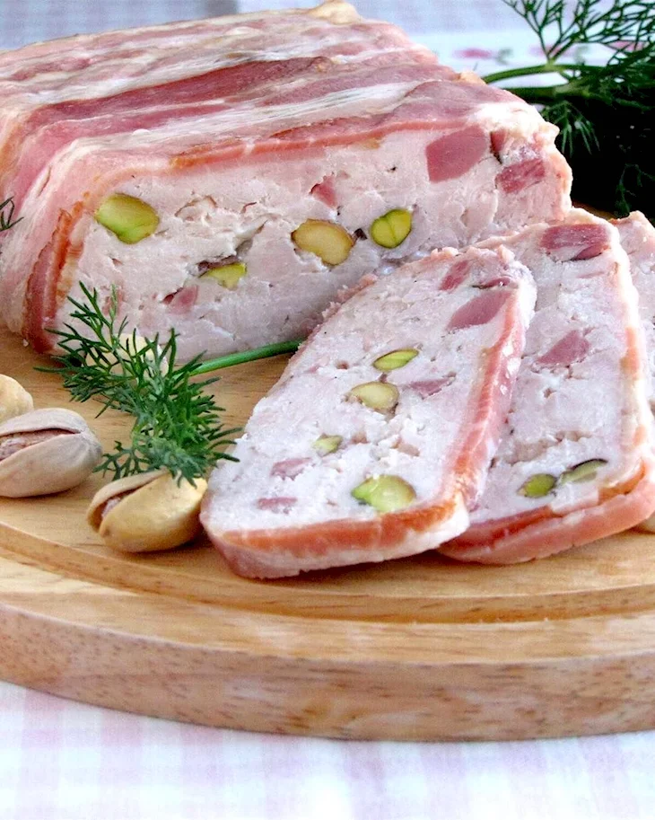 Террин мясной с фисташками