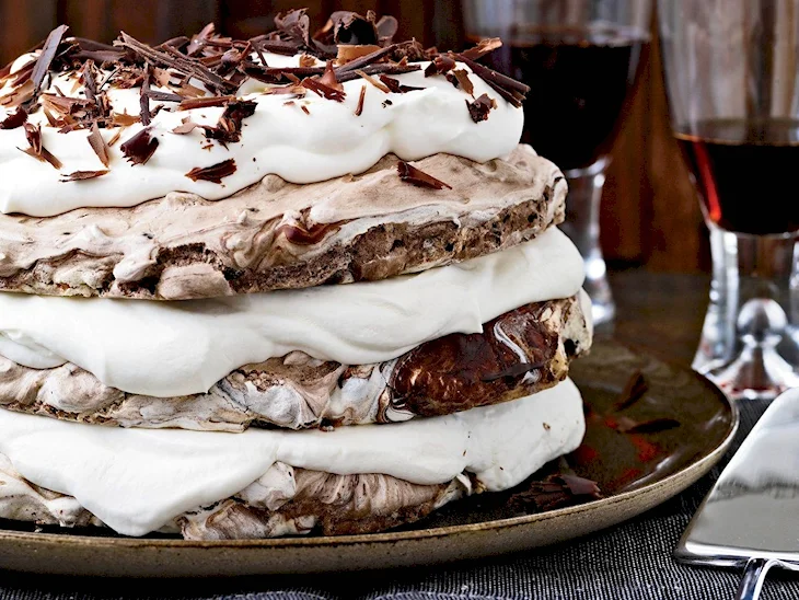 Торт безе с фундуком Hazelnut Meringue Cake
