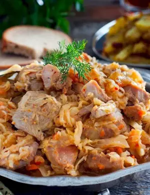 Тушеная капуста с индейкой