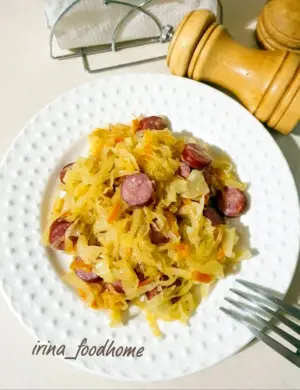 Тушёная капуста с сосисками