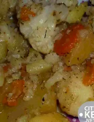 Тушеная картошка с цветной капустой