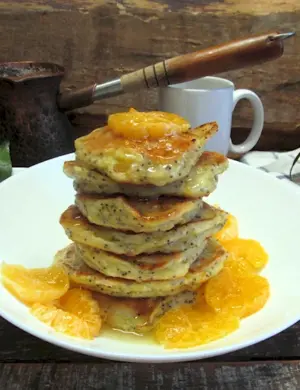 Творожные оладьи с маком