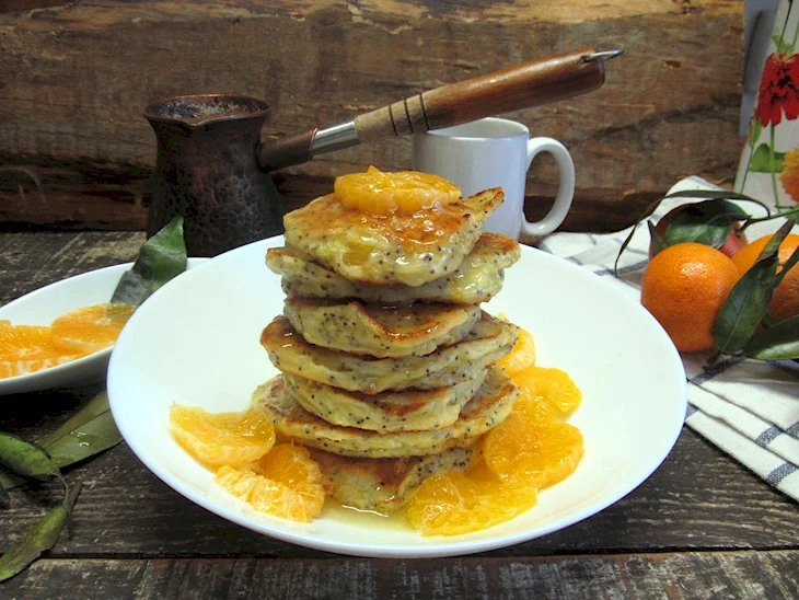 Творожные оладьи с маком