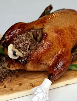 Утка фаршированная гречкой и грибами