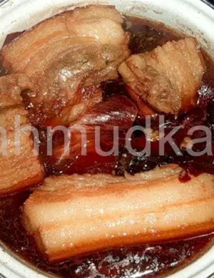 Варёное сало в луковой шелухе