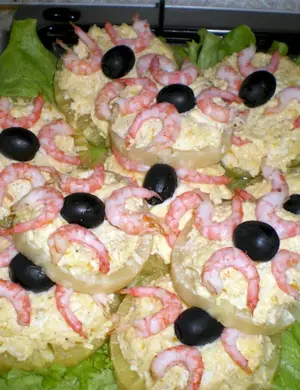 Закуска на ананасовых кольцах