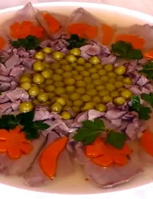 Заливное из языка говяжьего