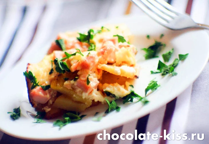 Запеченный картофель с ветчиной и сыром
