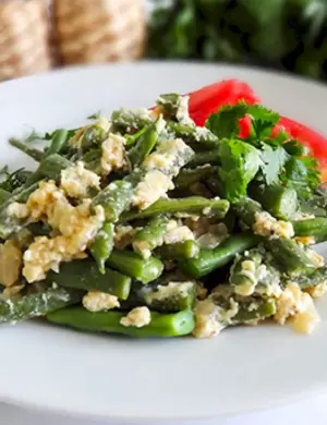 Зелёная фасоль стручковая с яйцом