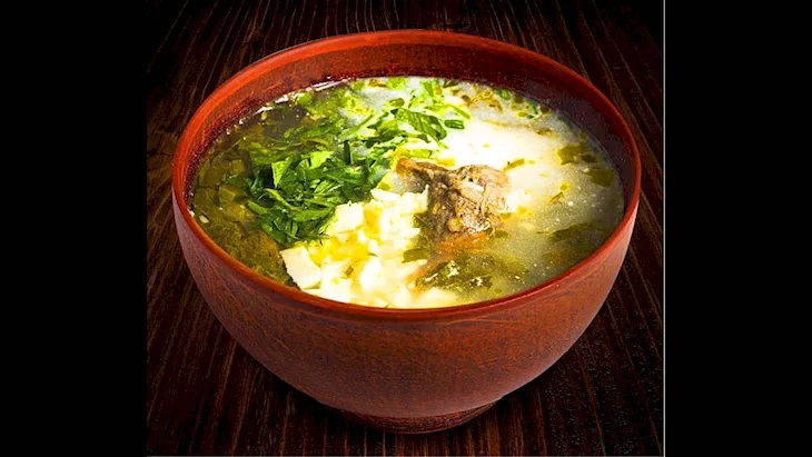 Зелёный борщ с щавелем и яйцом